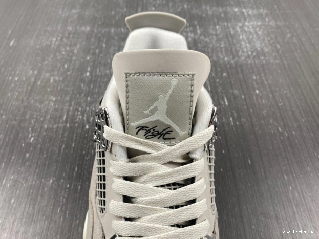 Chep Onekick Jordan Frozen AQ9129-001 Moments 4 Air 0626